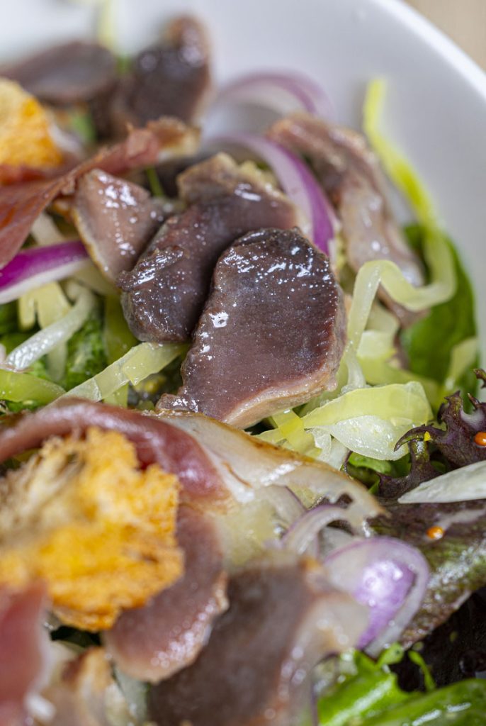 Salade et gésiers, restaurant Ô2loups Castres.