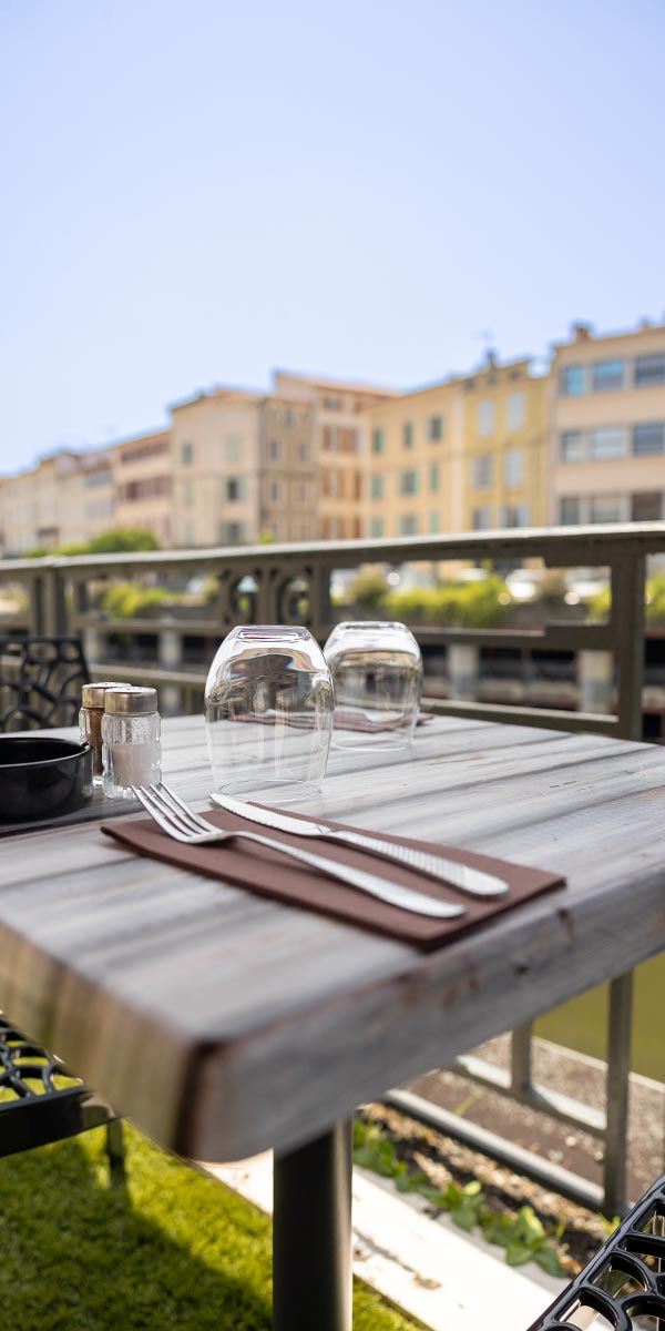 Terrasse du restaurant Ô2loups à Castres.
